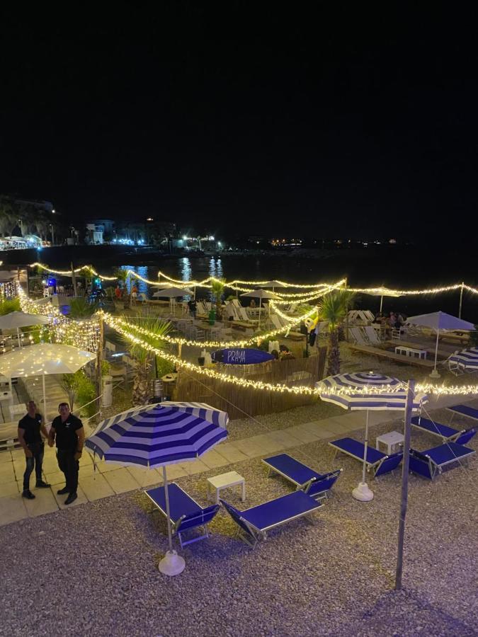 דירות צ'יוויטווקיה Casa Vacanza Tindara מראה חיצוני תמונה